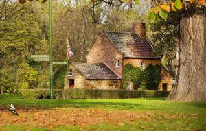 Cooks' Cottage - Accommodation Rockhampton